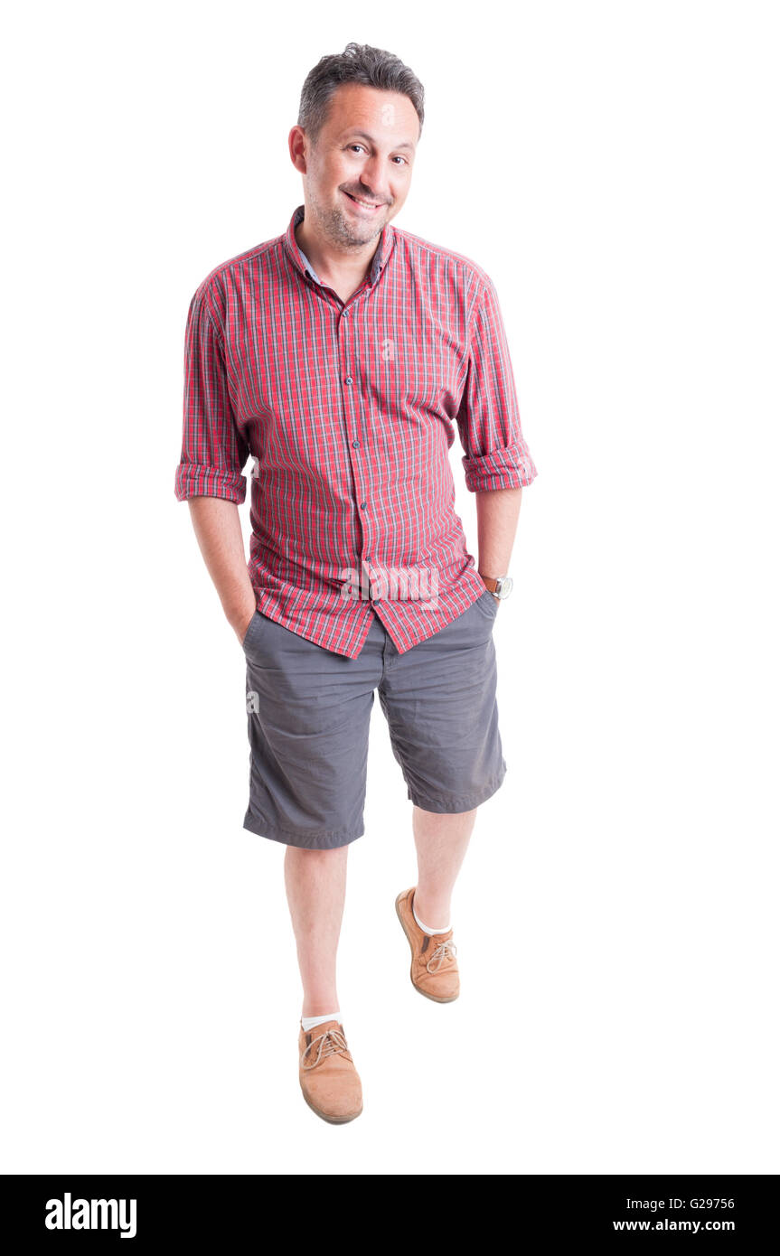 Lächelnden Mann posiert tragen Sommerkleidung auf weißem Hintergrund Stockfoto