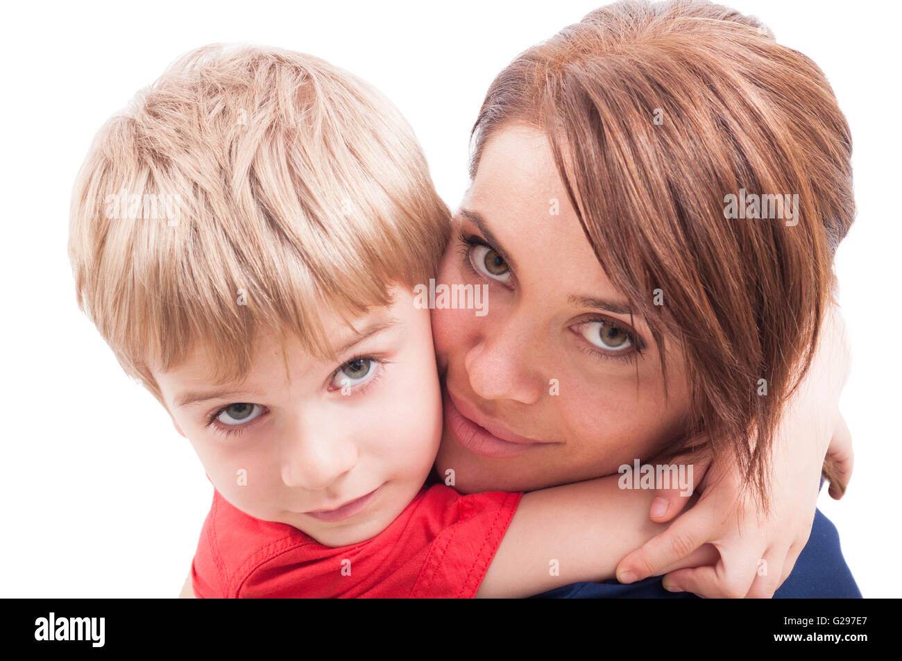 Schöne Mutter und Sohn umarmt. Mutterschaft und Kindheit Konzept Stockfoto