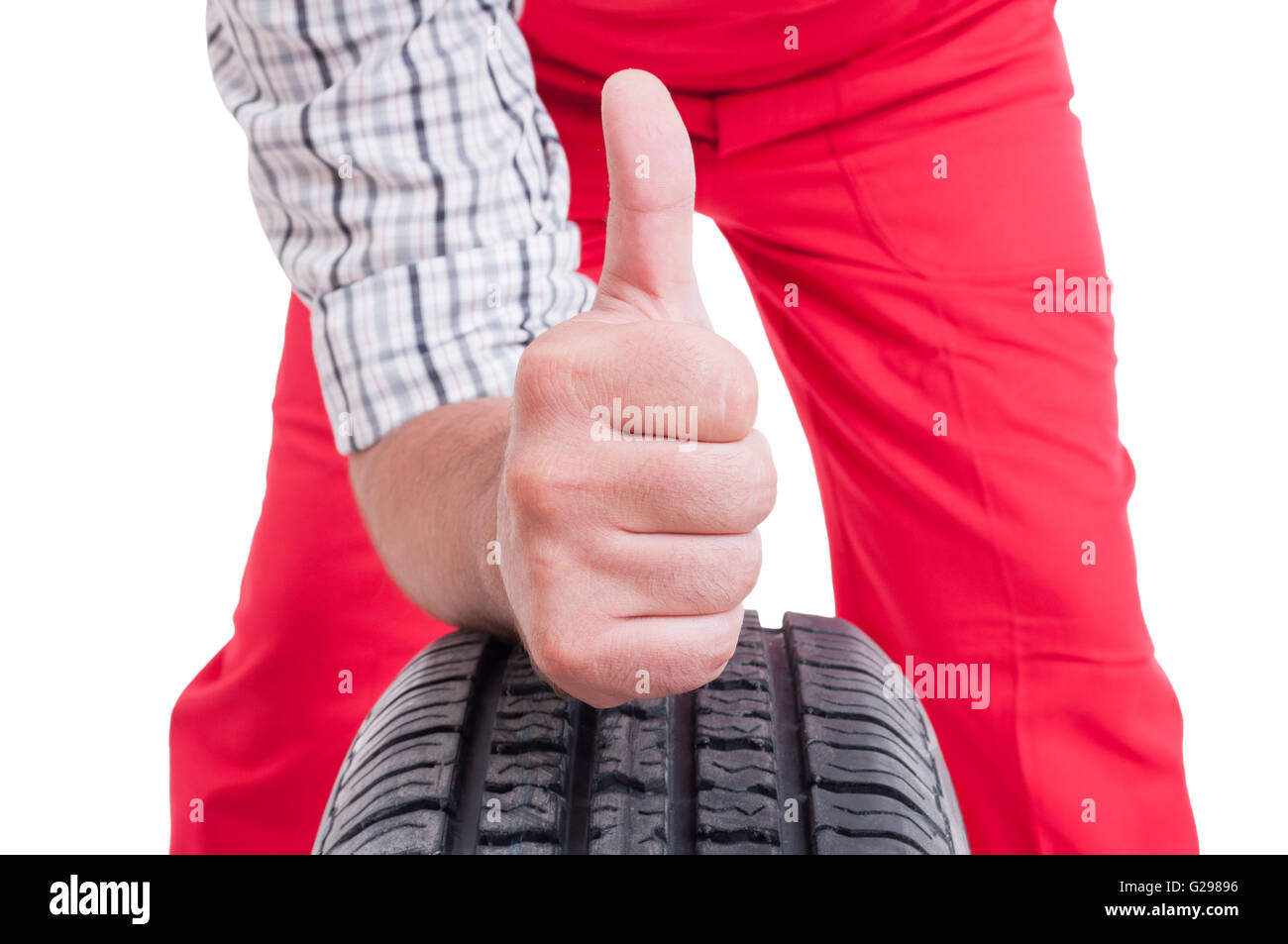 Mechanische Hand auf Reifen mit gleichartigen oder Daumen-Up als gute Vulkanisation Dienstleistungskonzept Stockfoto