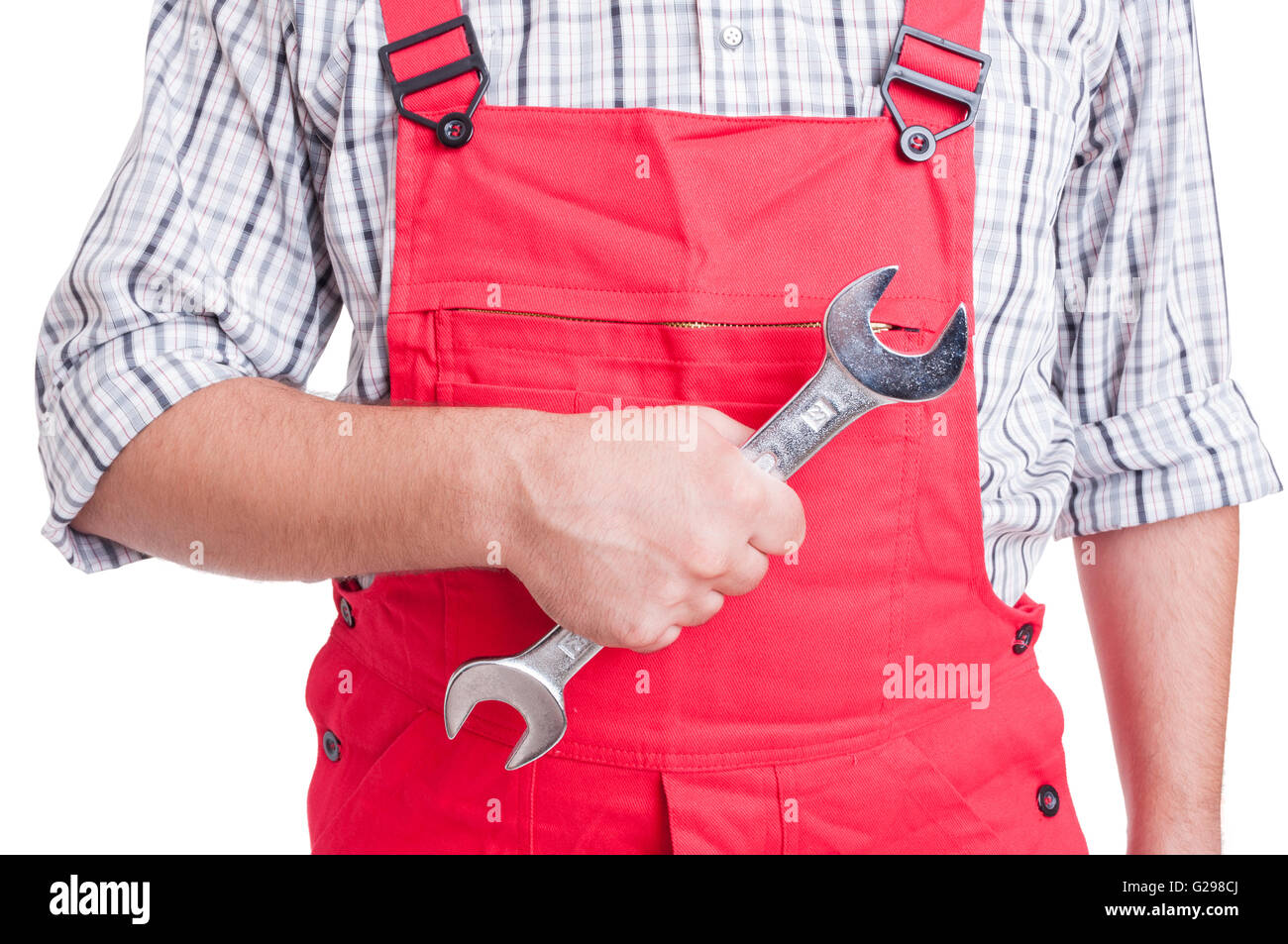 Anonyme mechanische Hand, die große Schraubenschlüssel isoliert auf weiss Stockfoto