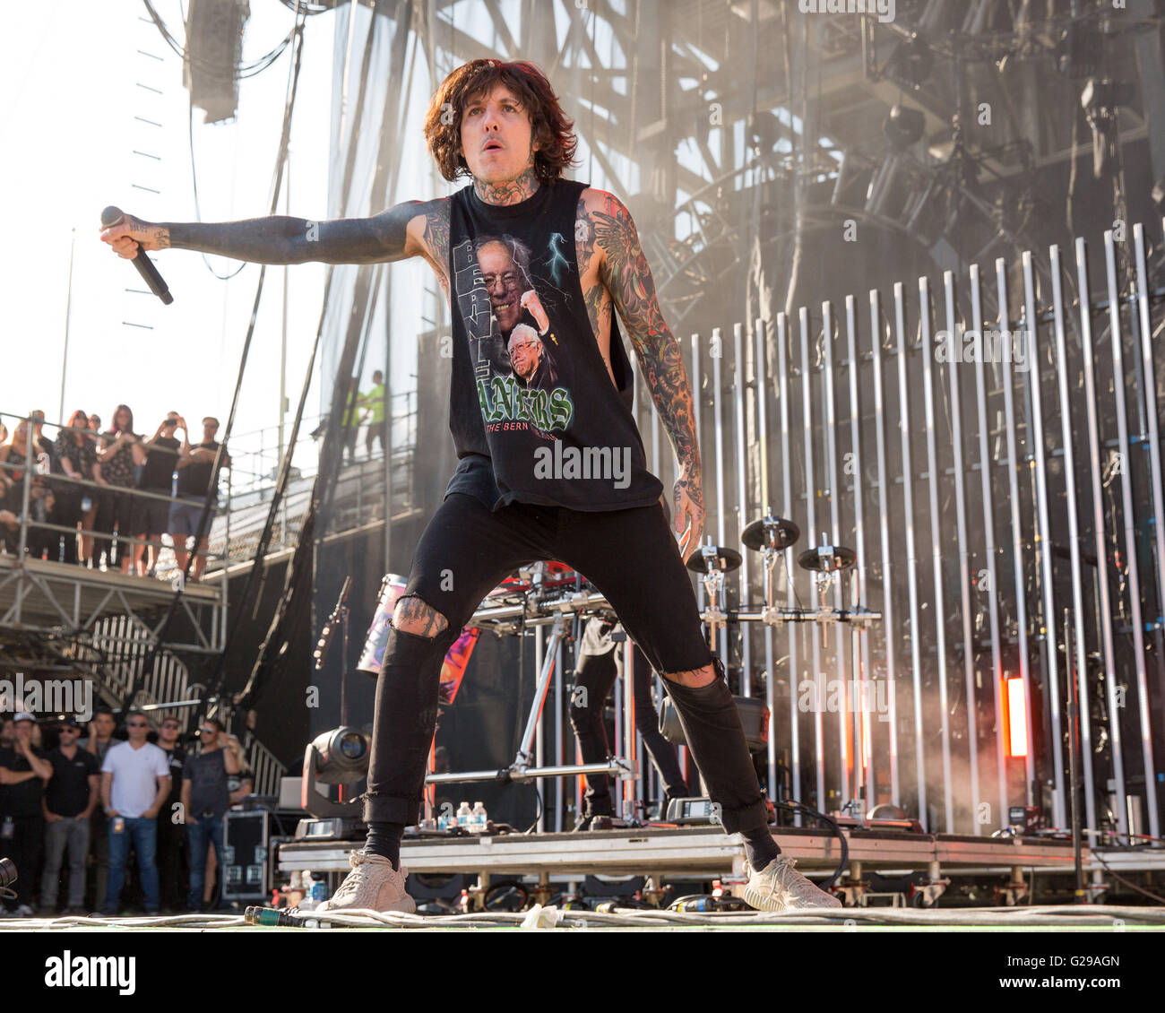 Columbus, Ohio, USA. 22. Mai 2016. Sänger OLIVER SYKES von Bring Me The Horizon führt live