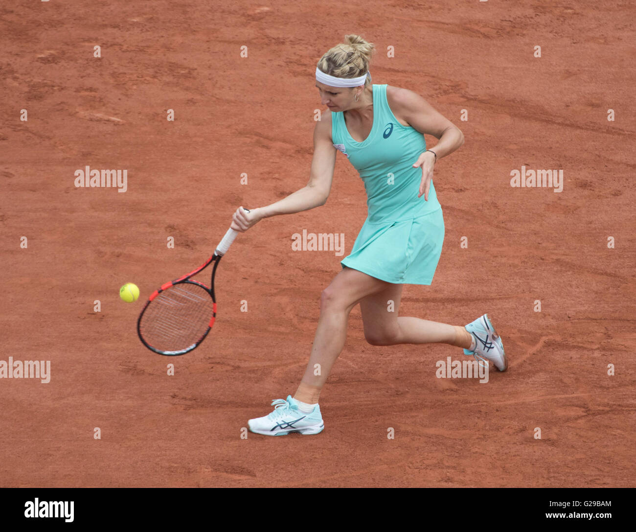 Paris. 26. Mai 2016. Timea Bacsinszky (SUI) besiegte Eugenie Bouchard (CAN) im ersten Satz 6: 4, in der Roland Garros in Stade Roland Garros in Paris gespielt wird. Bildnachweis: Leslie Billman/Tennisclix/CSM/Alamy Live-Nachrichten Stockfoto