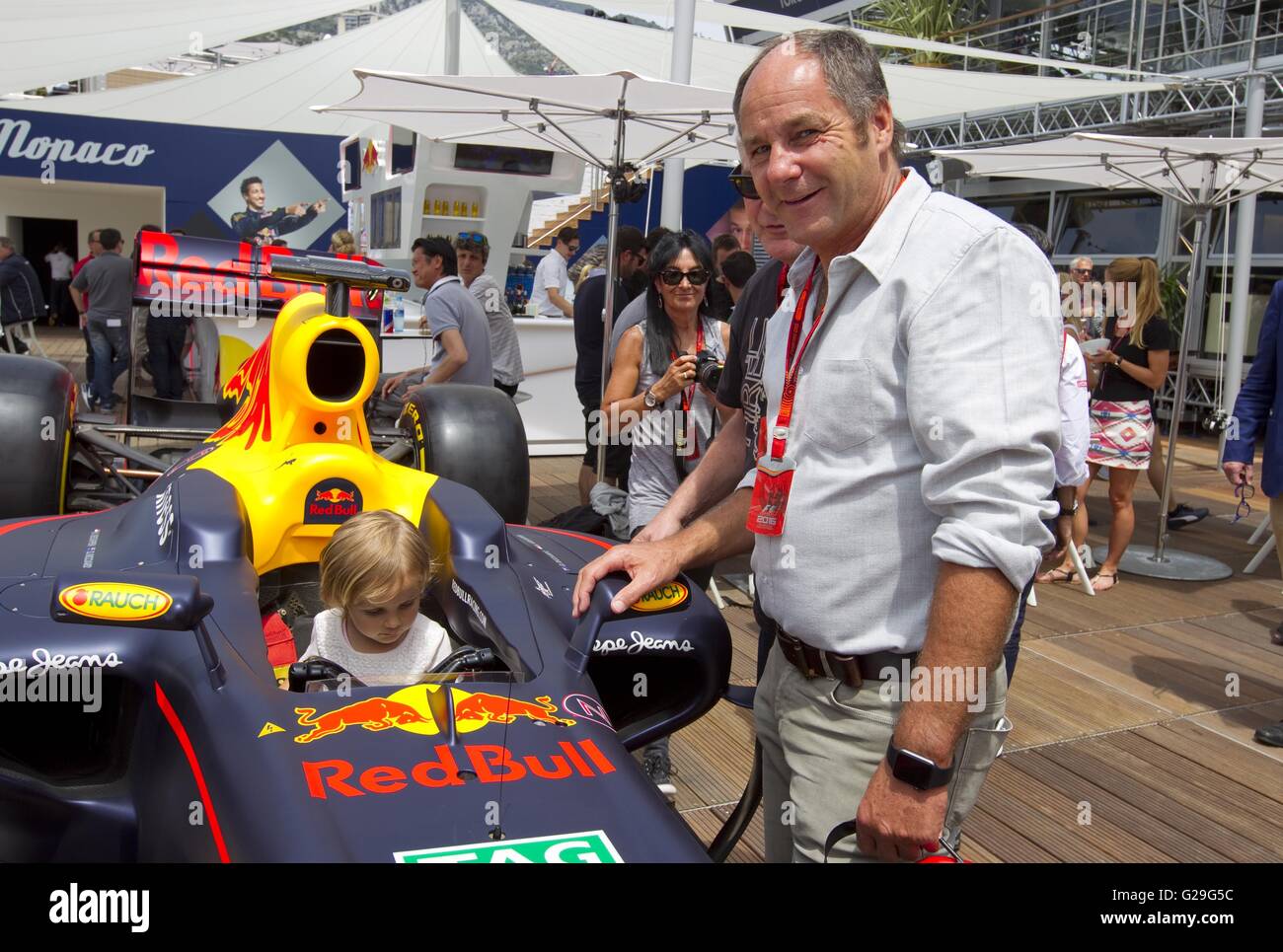 Monte Carlo, Monaco. 26. Mai 2016. FIA Formel 1 Weltmeisterschaft mit Gerhard Berger und Tochter Ella |  Bildnachweis: Dpa picture Alliance/Alamy Live News Stockfoto