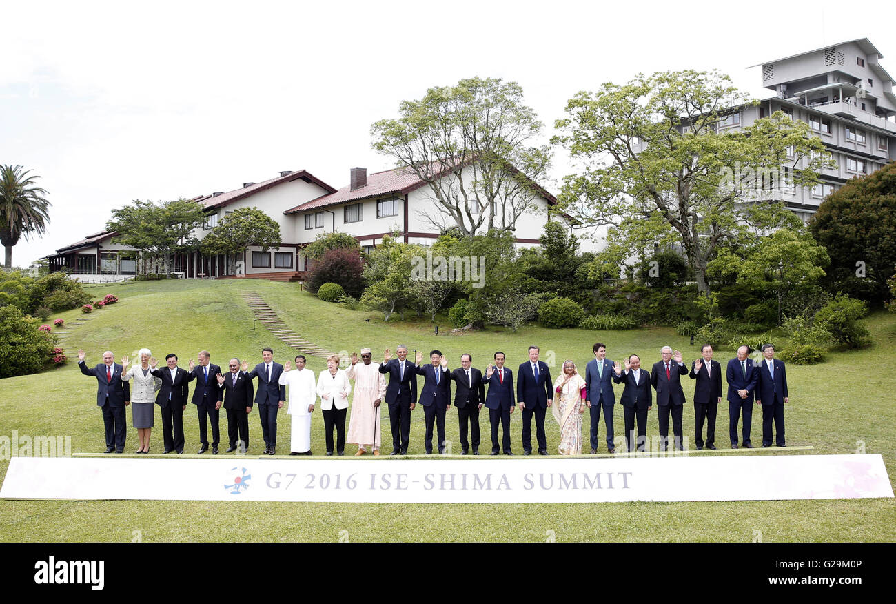 (160527)--SHIMA, 27. Mai 2016 (Xinhua)--(von L bis R) Organisation für wirtschaftliche Zusammenarbeit und Entwicklung (OECD) Generalsekretär Jose Angel Gurria, Internationaler Währungsfonds, geschäftsführender Direktor Christine Lagarde, Laos Präsident Bounnhang Vorachit, Europäische Union Council Präsident Donald Tusk, Papua Neu Guinea Premierminister Peter O'Neill, Italiens Premier Matteo Renzi, Sri Lankas Präsident Maithripala Sirisena, Bundeskanzlerin Angela Merkel, Tschads Präsident Idriss Deby , US-Präsident Barack Obama, Japan ist Premierminister Shinzo Abe, Frankreichs Präsident François Hollande Stockfoto