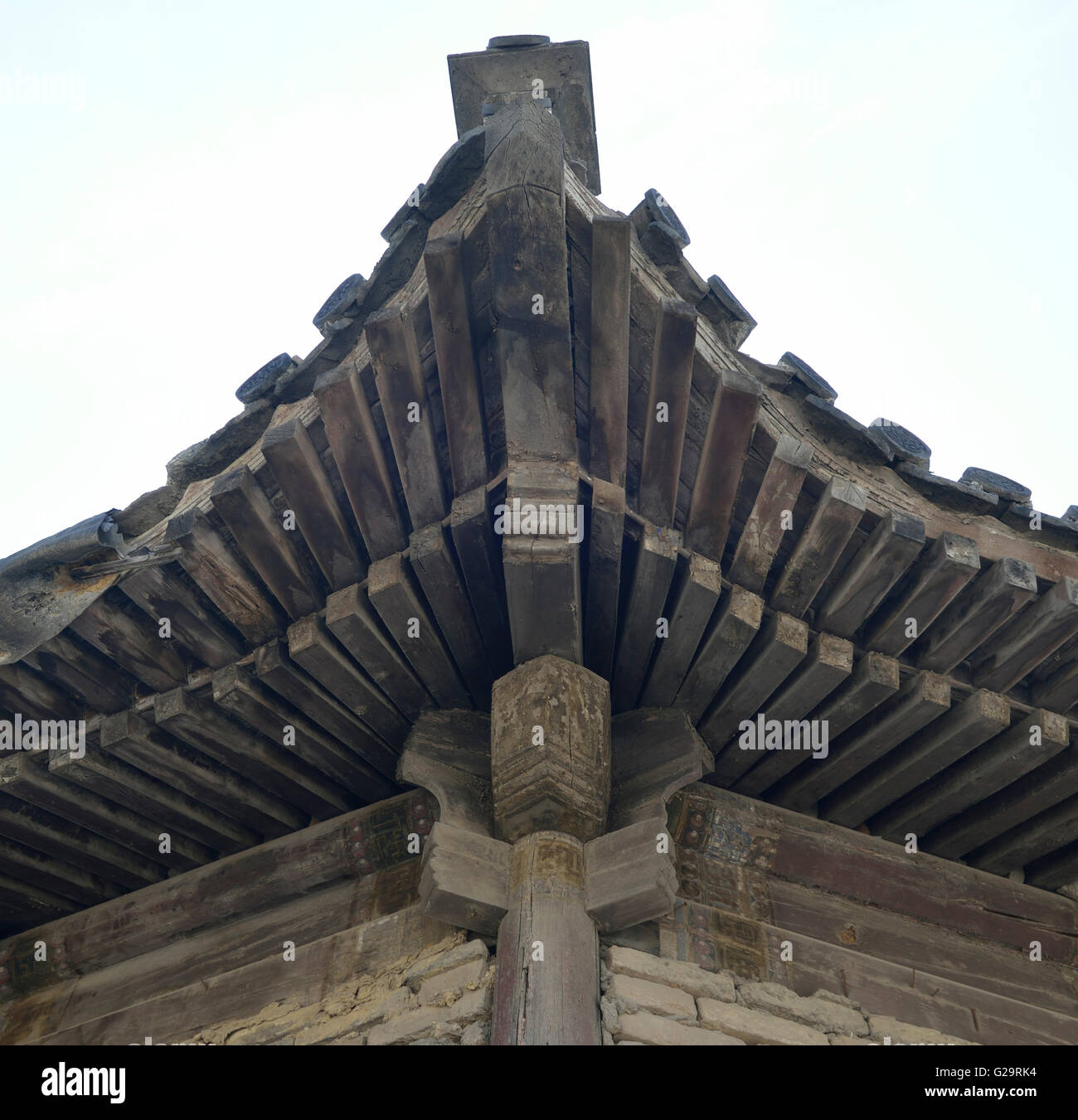 Ein alten Pavillon wurde in gewöhnlichen Haus in Peking umgewandelt. Stockfoto