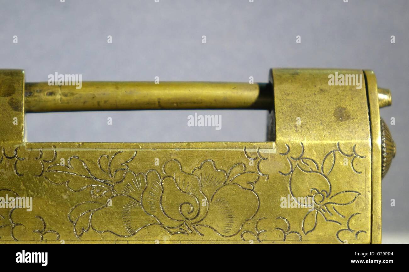 Antike chinesische Vorhängeschloss oder Box Sperre aus Bronze gefertigt Stockfoto