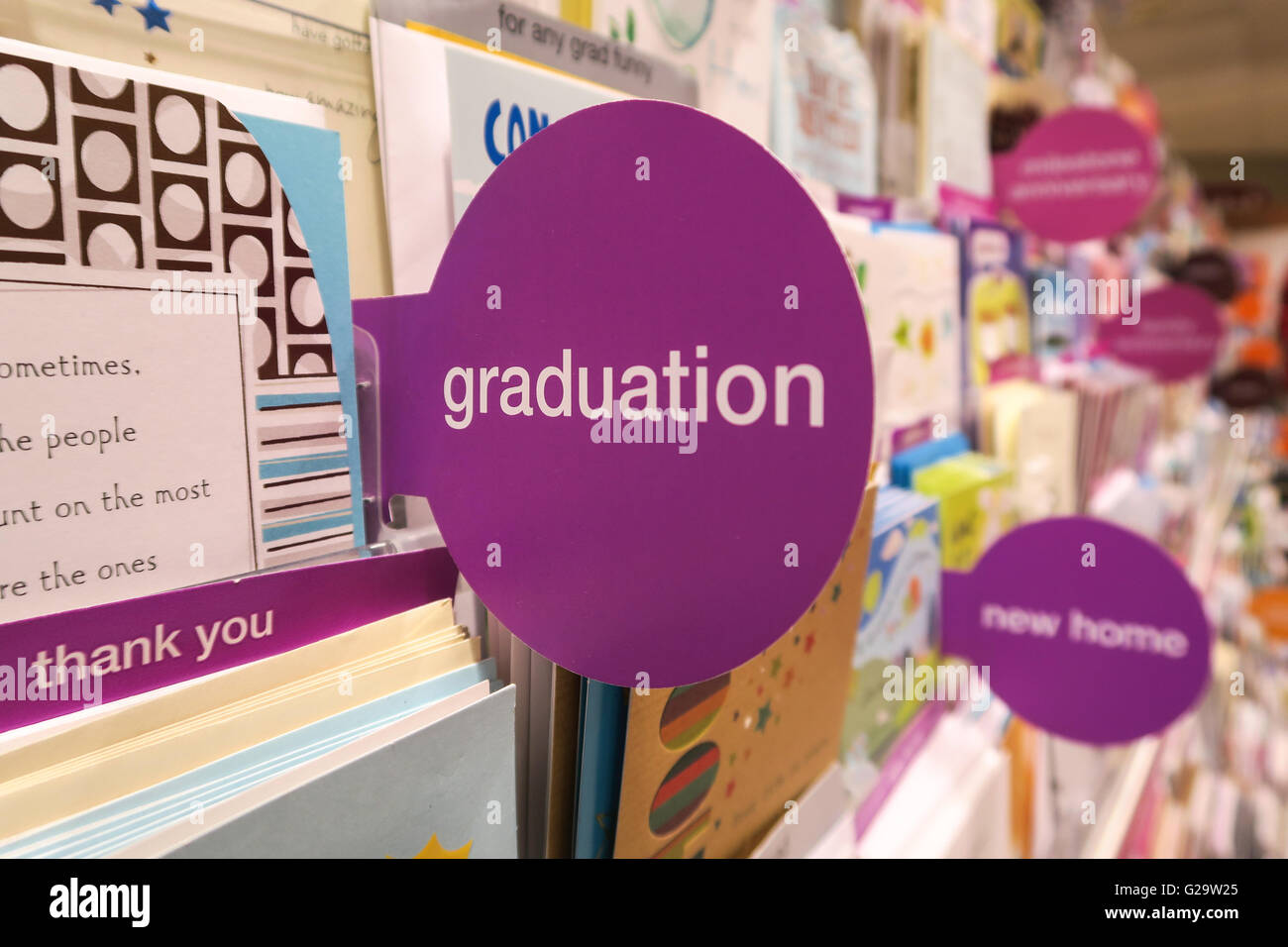 Graduationskarte, Kartensektion, Rite Aid Drugstore im Grand Central Terminal, NYC Stockfoto