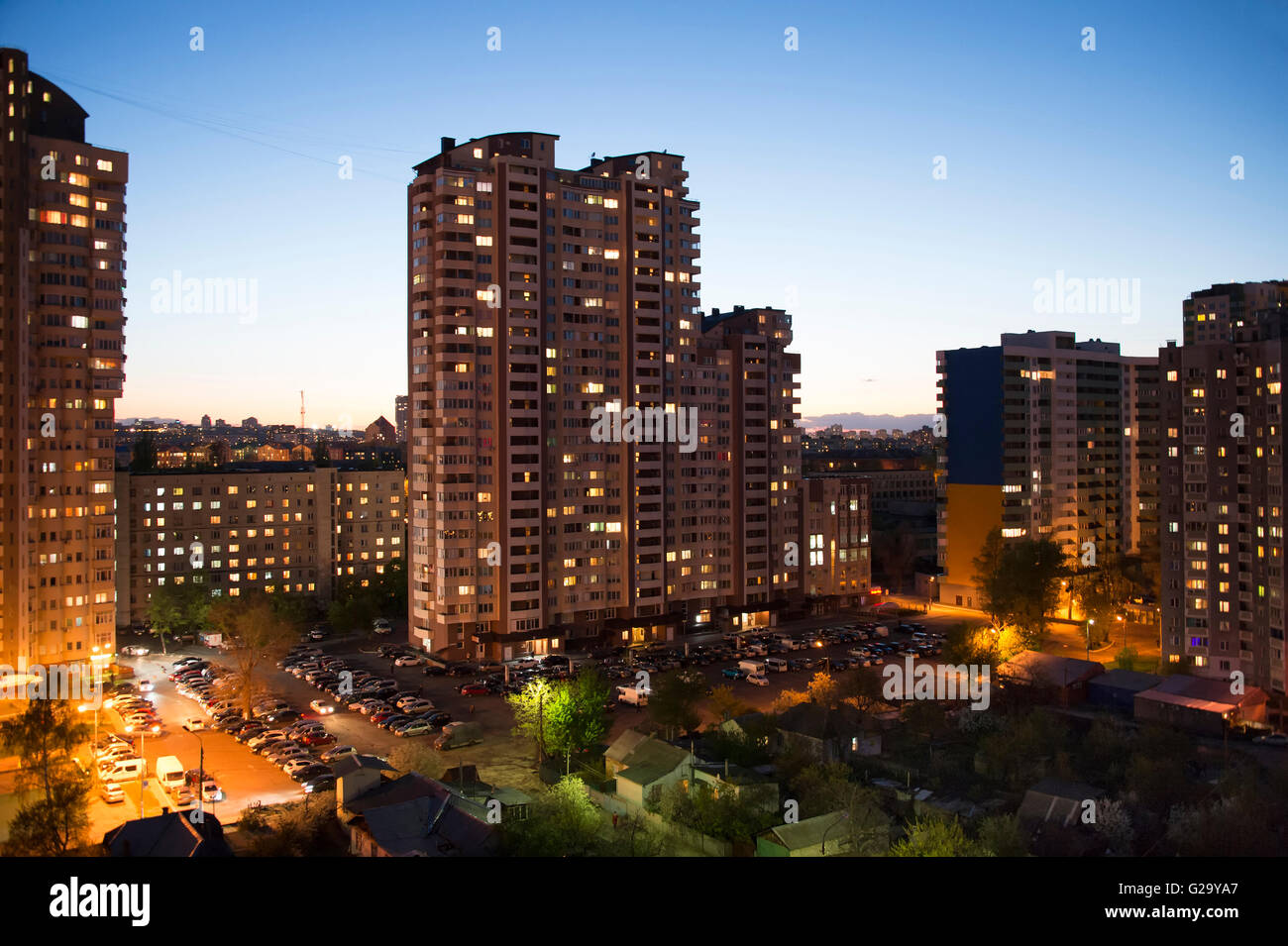 Schöne Dämmerung Ansicht des Schlafens Bezirk in Kiew, Ukraine Stockfoto