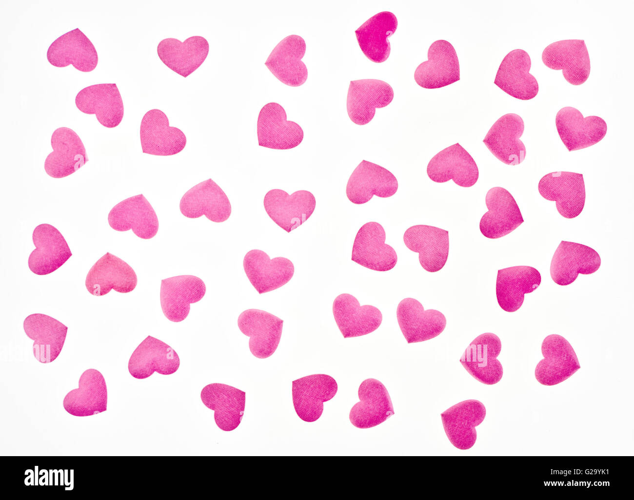 rote rose Knospe in einem rosa Herzen Hintergrund Stockfoto