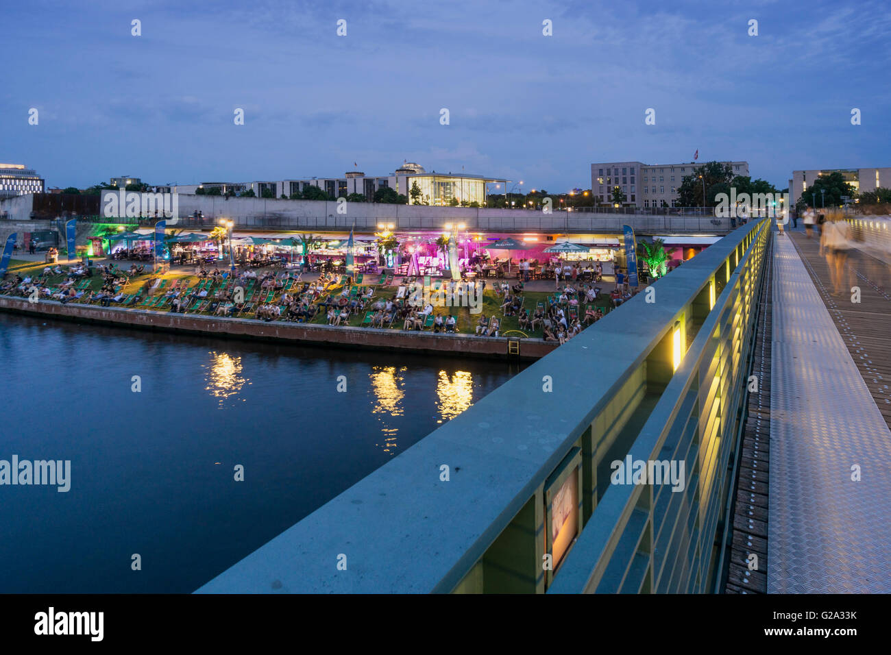 Berlin, Deutschland, River, Spree, Capital Beach Cafe, neuen Bundeskanzleramt, Stockfoto