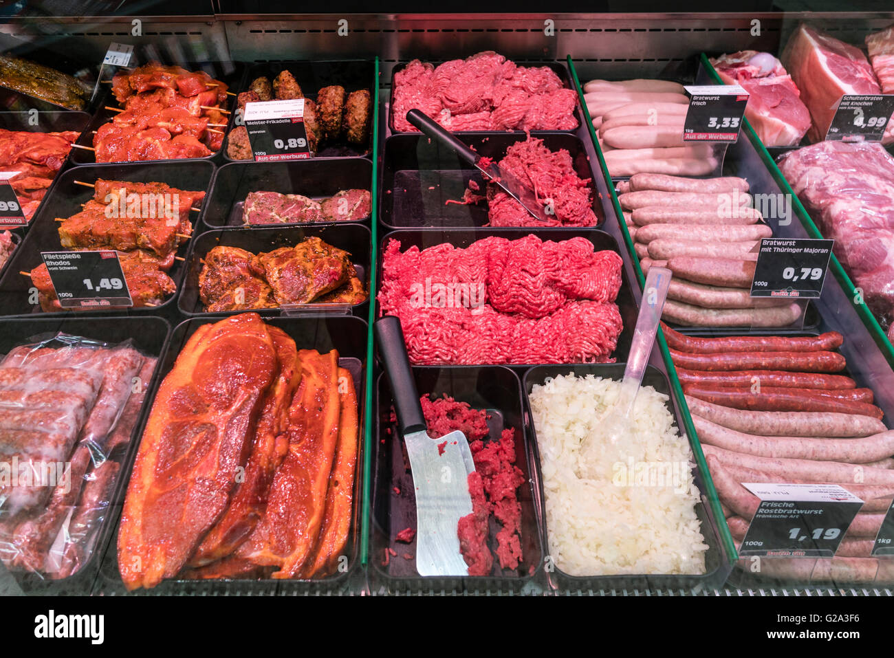 Supermarkt Lebensmittel Porc Fleisch Rindfleisch Fleischtheke, Supermarkt, Berlin, Deutschland, Stockfoto