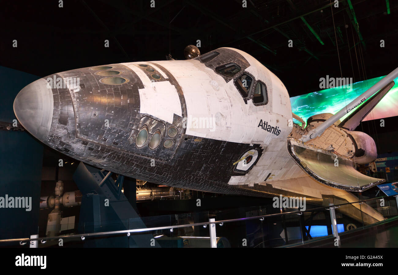 NASA Orbiter Fahrzeug Atlantis auf dem Display auf dem Kennedy Space Center Besucher Complex im Weitwinkel. Stockfoto