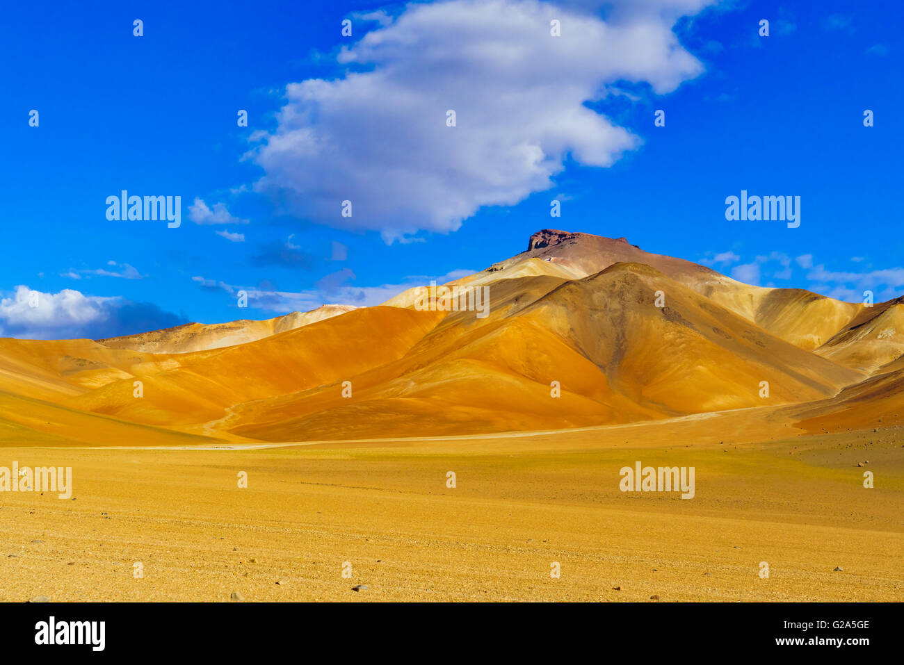 Blick auf bunten Berg und Wüste im Reserva Nacional De Fauna Andina Eduardo Avaroa Potasi, Bolivien Stockfoto