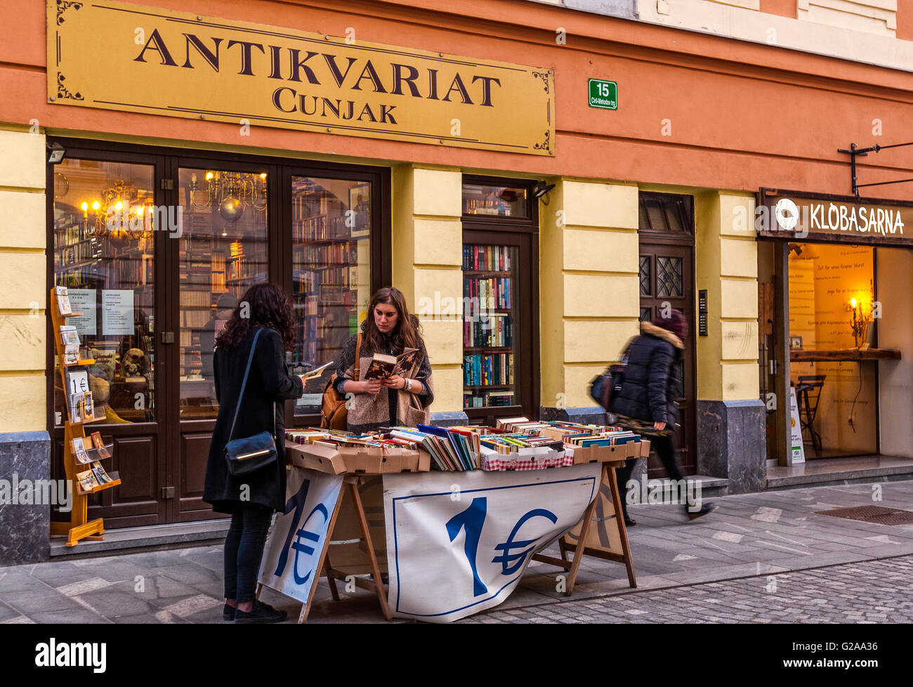 Slowenien Ljubljana antiken Buchhandlung in Ciril Metodov Trg Stockfoto