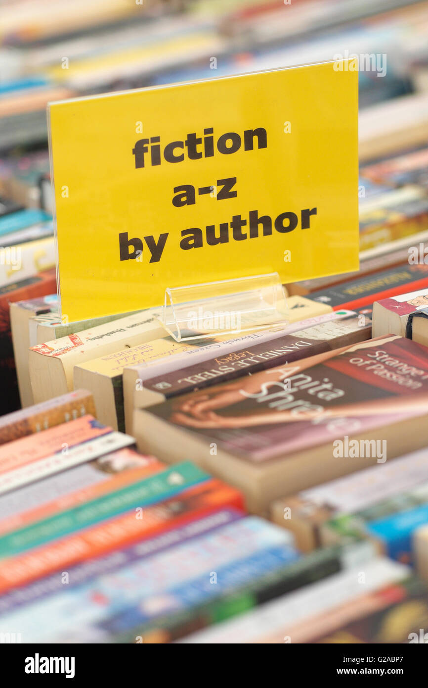 Gebrauchte Romane zum Verkauf sortiert nach Autor A-Z Stockfoto