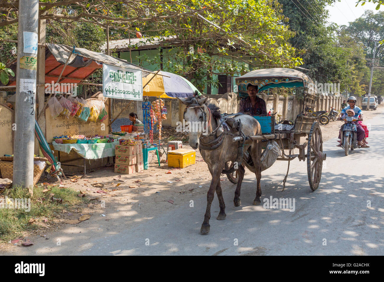 Straßenszene in Mandalay und Peripherie (um den Fluss und Kai für Bund), Mandalay, Myanmar (Burma), Asien Stockfoto