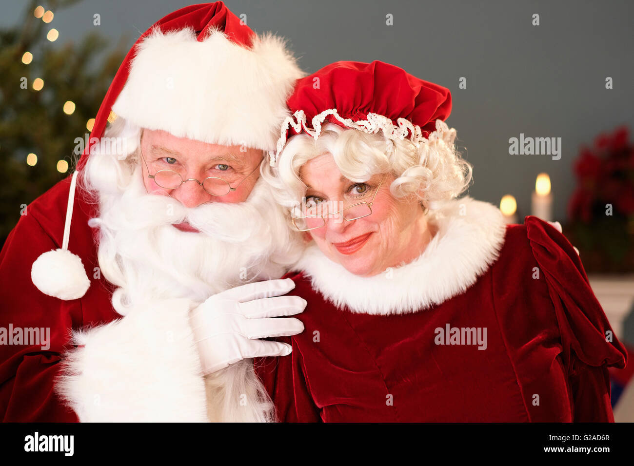 Porträt von Weihnachtsmann und Weihnachtsfrau Stockfotografie - Alamy
