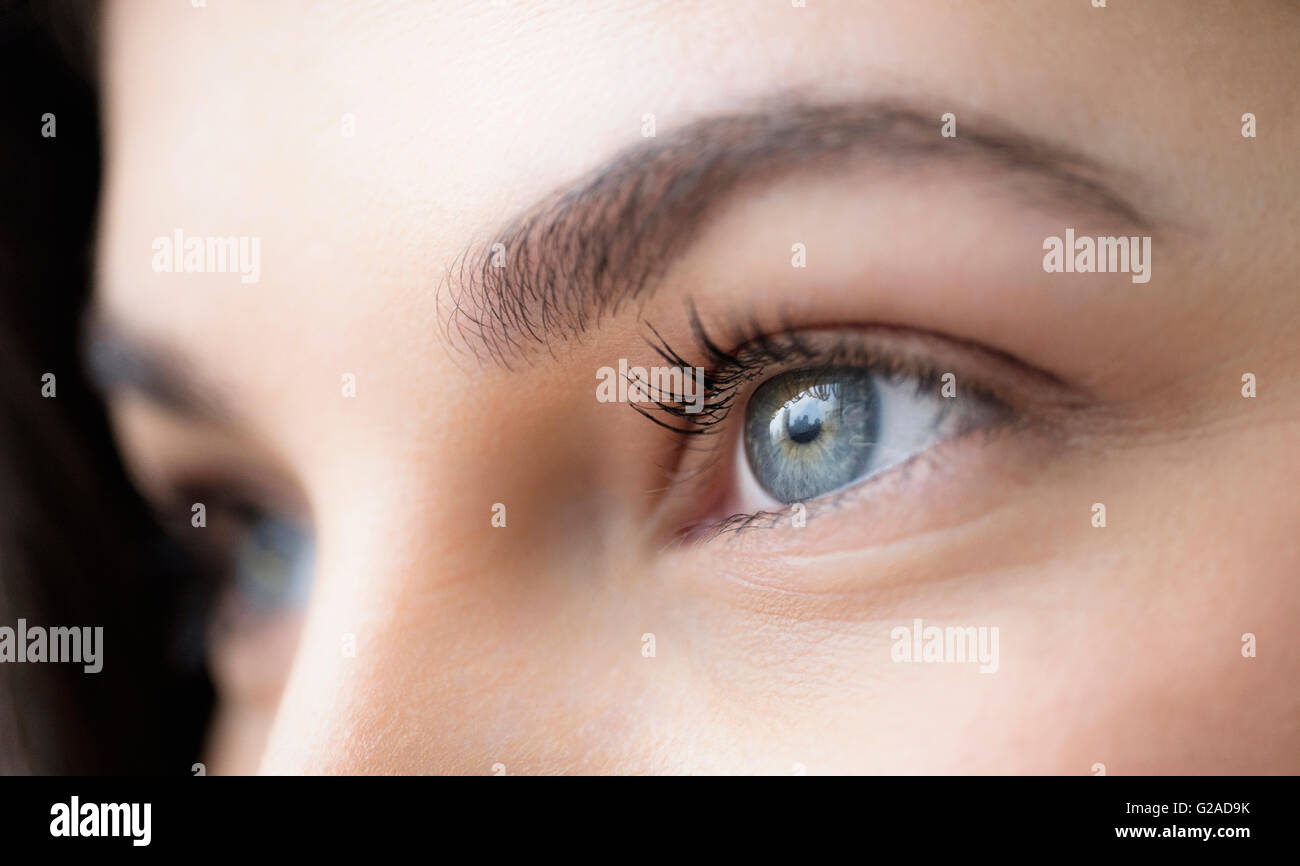 Nahaufnahme von junge Frau mit blauen Augen Stockfoto