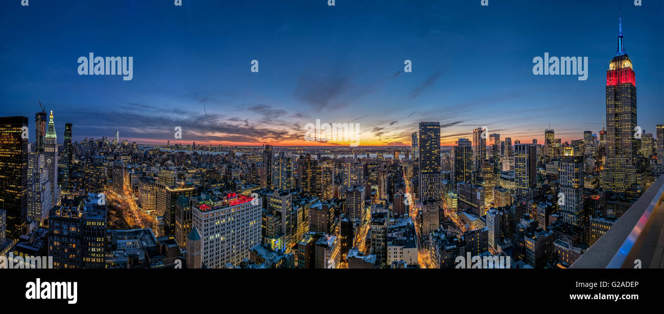 Blick auf Manhattan in der Dämmerung Stockfoto