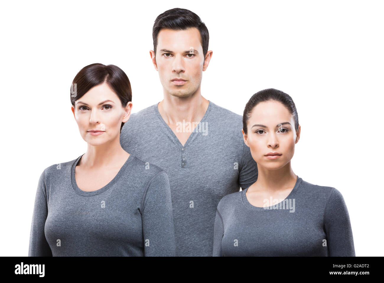 Mann und zwei Frauen tragen graue Oberteile Stockfoto