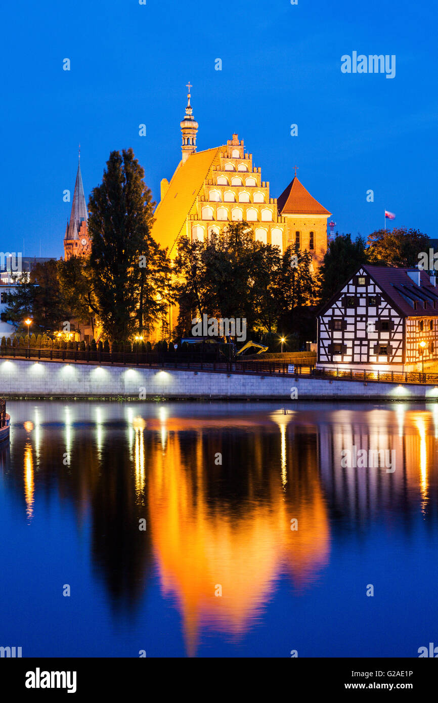 Bydgoszcz-Kathedrale spiegelt sich in Brda Fluss Bydgoszcz, Kujawien-Pommern, Polen Stockfoto