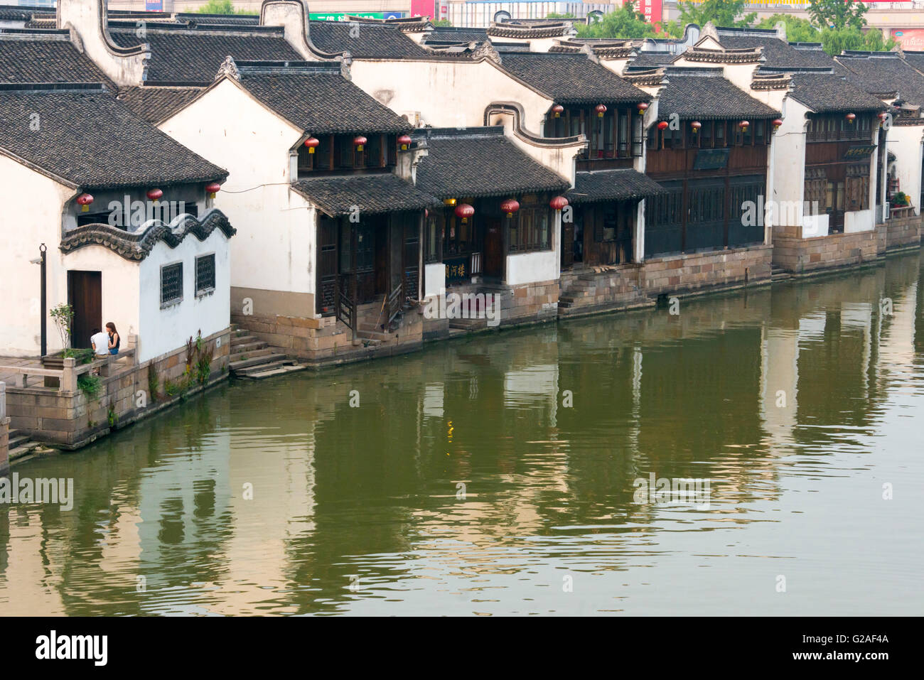 Traditionelle Häuser entlang des Canal Grande, alte Stadt von Yuehe in Jiaxing, Zhejiang Provinz, China Stockfoto