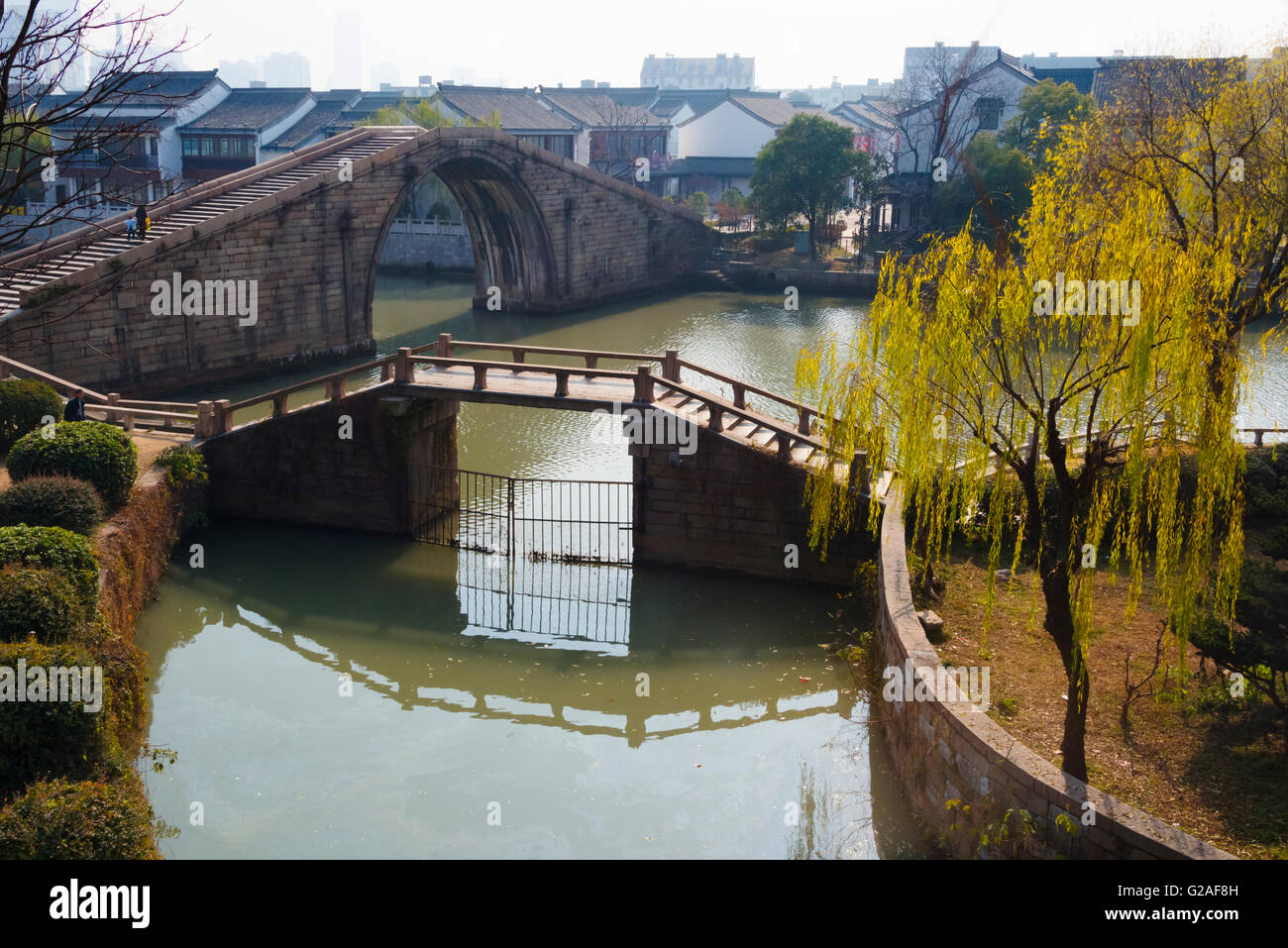 Panmen Stadttor und Brücken über den Canal Grande, Suzhou, Provinz Jiangsu, China Stockfoto