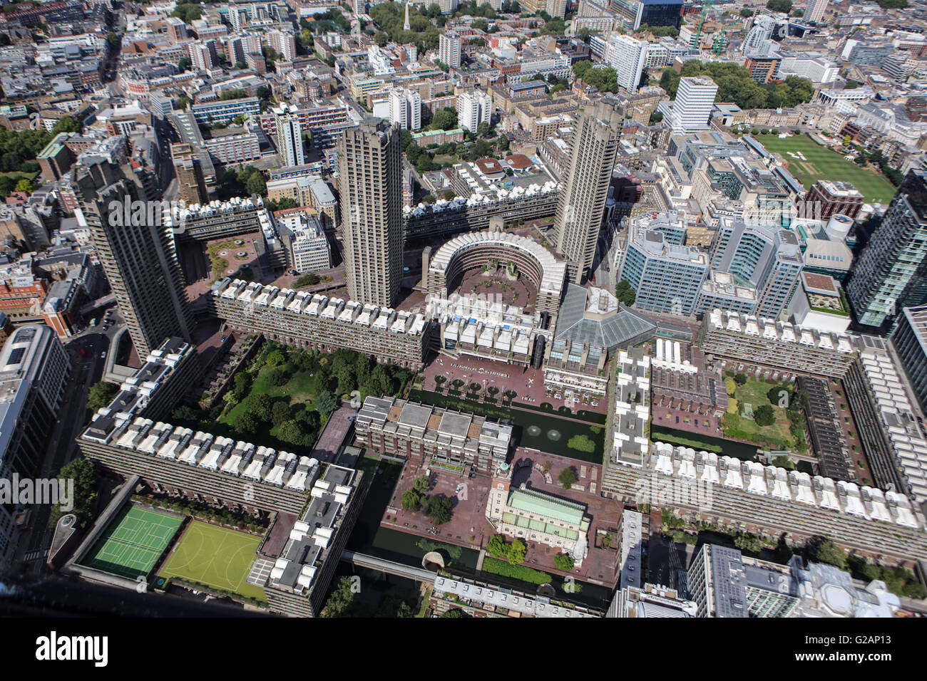 Eine Luftaufnahme des Barbican Estate, eine Wohnanlage in der City of London und ein Paradebeispiel des Brutalismus Designs Stockfoto