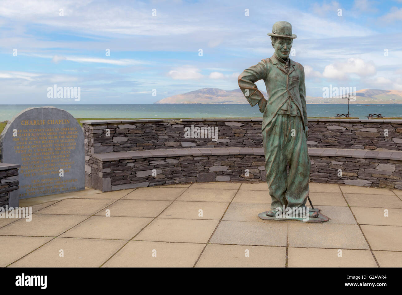 Statue von Charlie Chaplin in Waterville, auf dem Ring of Kerry, Iveragh-Halbinsel, Nord-Atlantik, County Kerry, Irland. Stockfoto