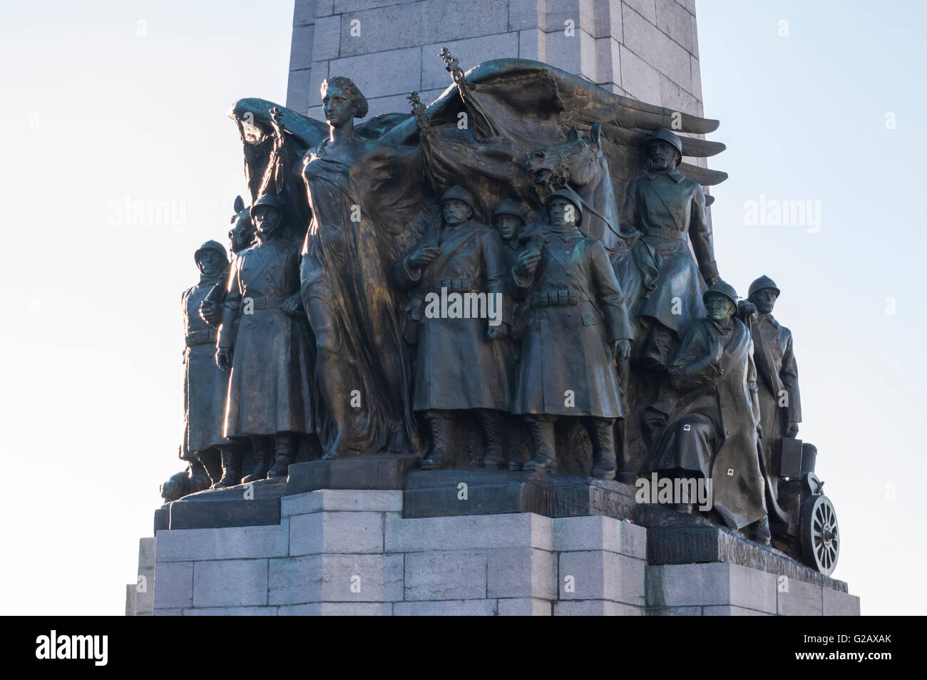 Allegorische Figuren der Gedenkstätte der belgische Infanterie (Denkmal ein la Gloire de l'Infanterie Belge), Brüssel, Belgien. Stockfoto