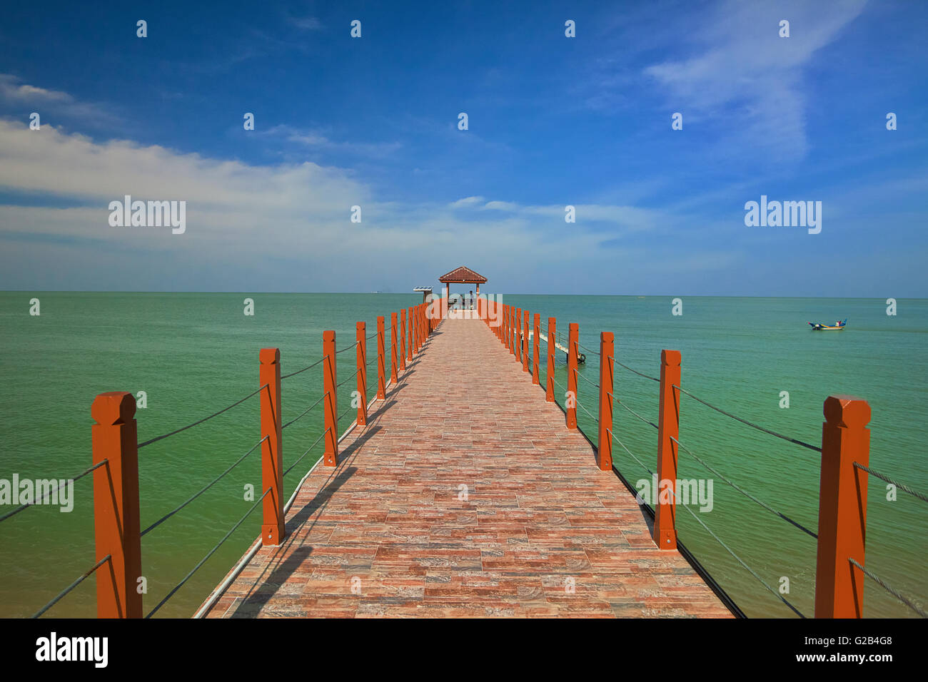 Erstaunliche Sonnenaufgang und Sonnenuntergang am Strand in George Town, Penang, Malaysia Stockfoto