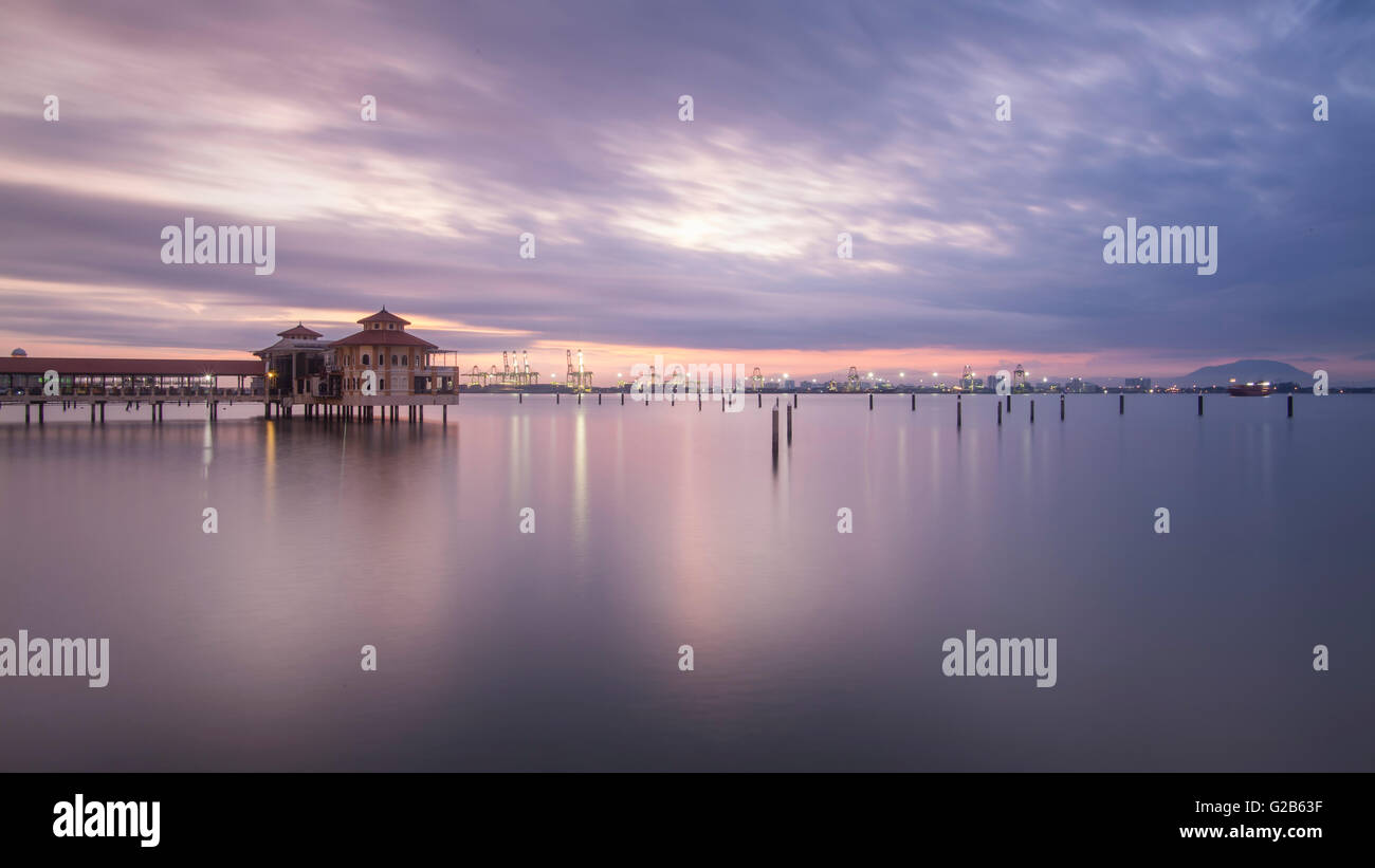 Erstaunliche Sonnenauf- und Untergang in George Town, Penang, Malaysia Stockfoto