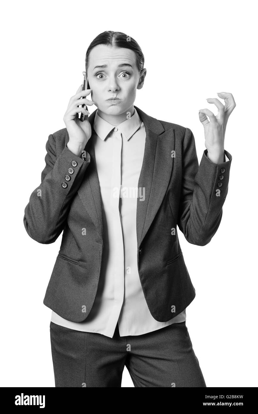 Studioaufnahme ein besorgt und frustriert suchen Business-Frau, wer am Telefon, mit ihrer Hand spricht um zu gestikulieren. Stockfoto