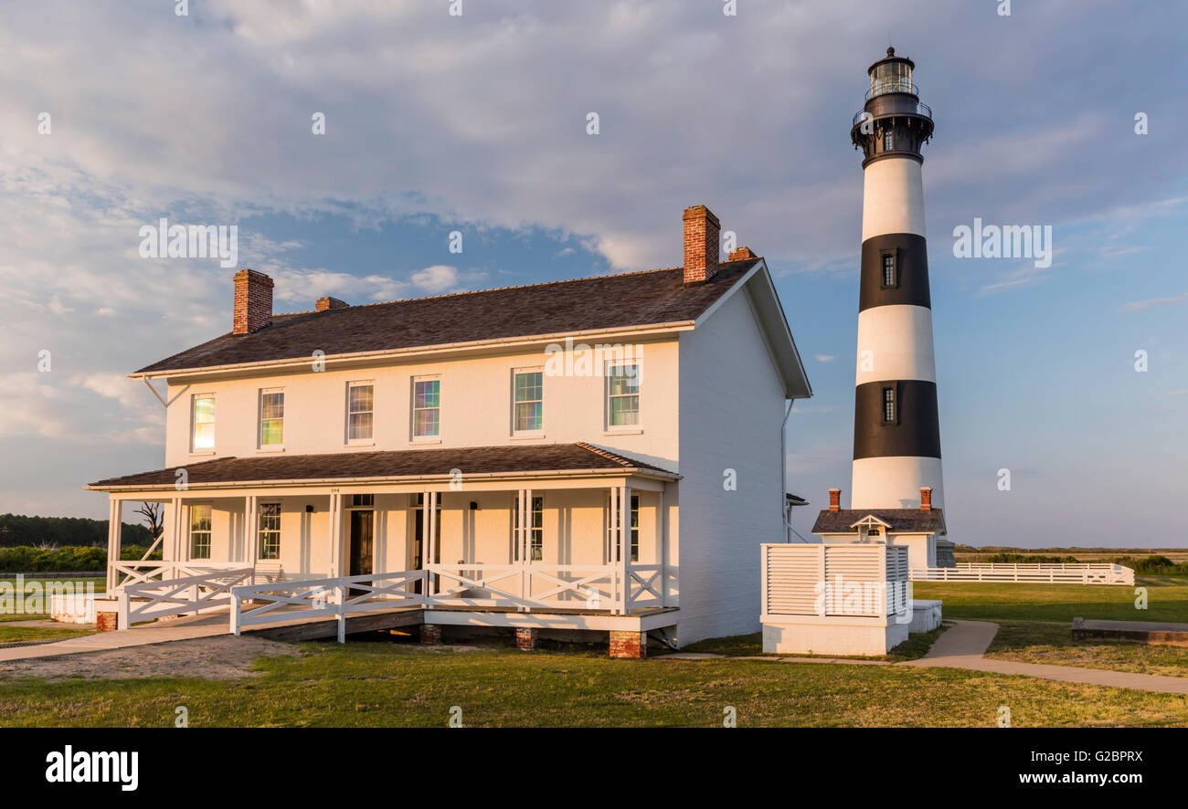 Blick auf den Sonnenuntergang von Bodie Island Lighthouse, Cape Hatteras National Seashore, Outer Banks, NC, USA Stockfoto