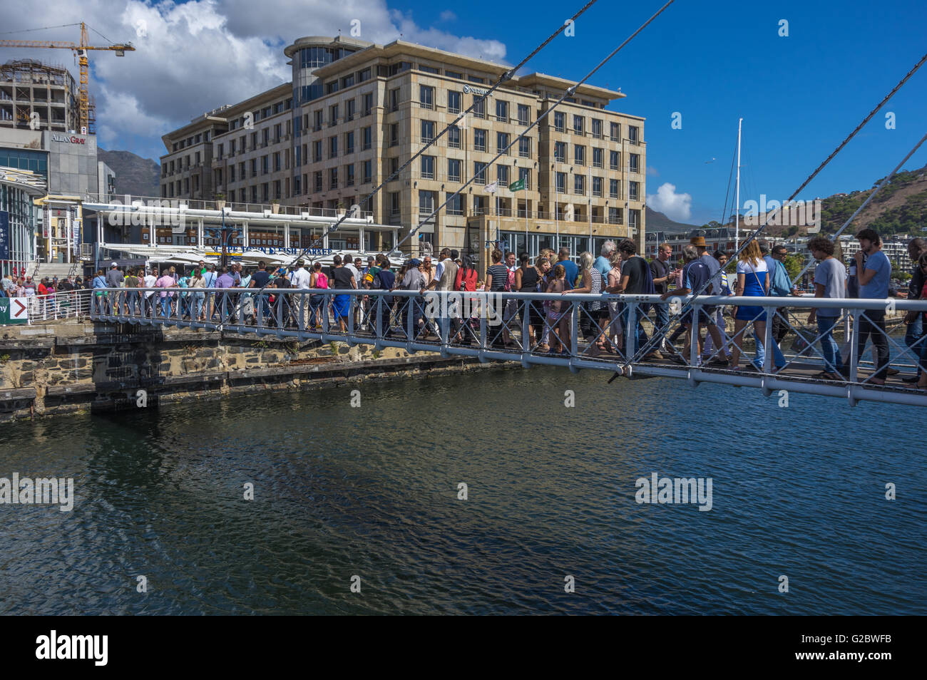 Die Drehbrücke an der Victoria und Alfred Waterfront District verbindet die Alfred und Victoria Becken Stockfoto