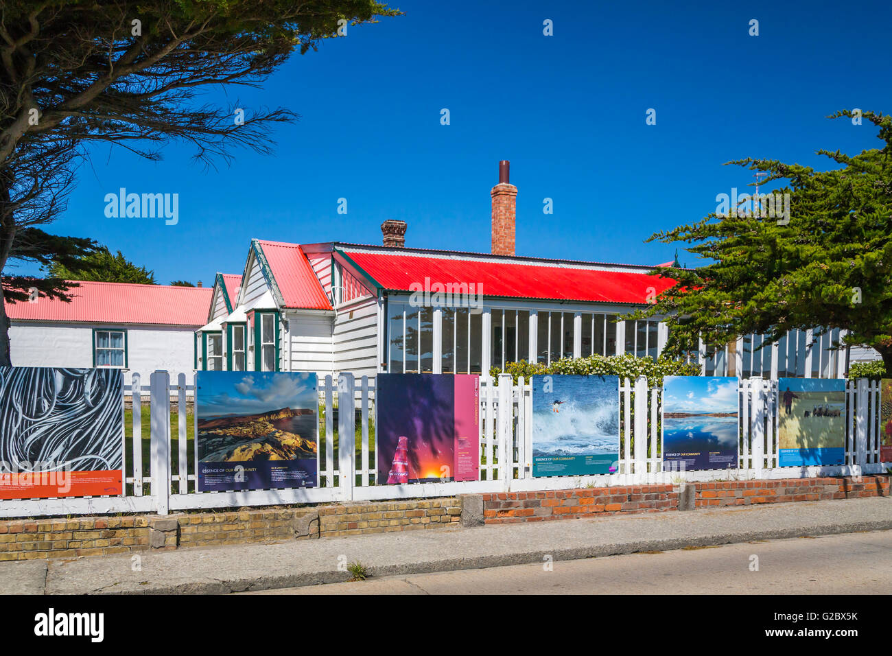Kunstwerke von lokalen Sehenswürdigkeiten, die auf den Straßen von East Falkland, Stanley, Falkland-Inseln, British Overseas Territory angezeigt. Stockfoto