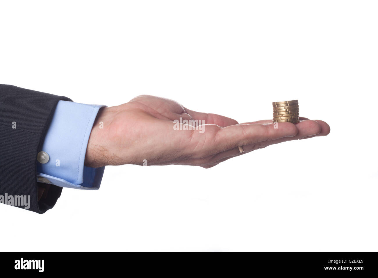 Hand des Mannes im Anzug mit goldenen Münzen, Isolated on White Background Stockfoto