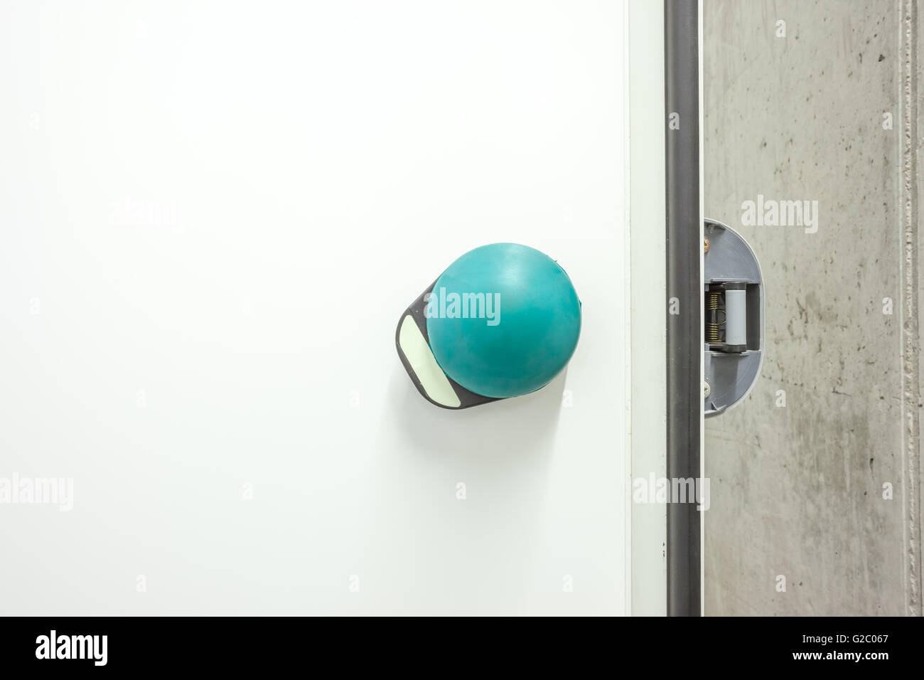 Push-Button einer Tür ein Kühlschrank Stockfoto