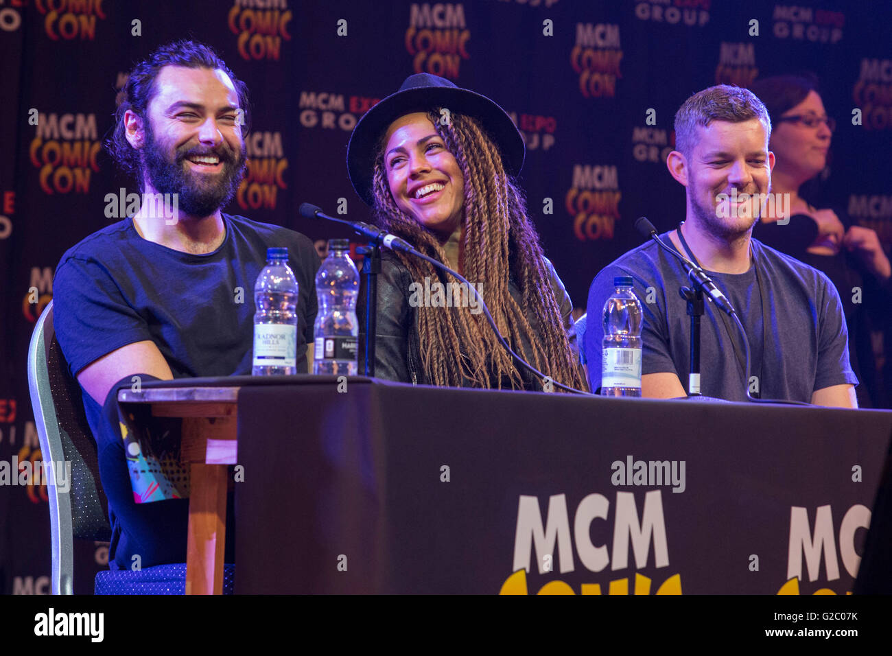 London, UK. 28. Mai 2016. Akteure aus der TV-Serie die Bedeutung der (nicht) Being Human, L-r: Aidan Turner, Lenora Crichlow und Russell Tovey nehmen an einer Podiumsdiskussion Teil. Die MCM-ComicCon findet im Excel Exhibition Centre bis Sonntag, 29 Mai. Stockfoto