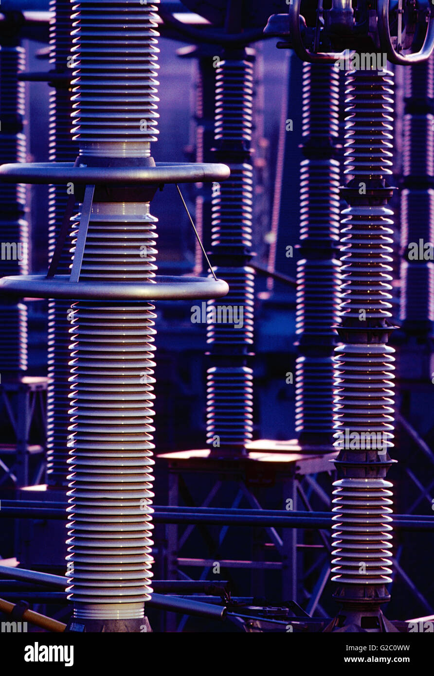 Abenddämmerung auf der elektrischen Übertragung Hof; Limerick Atomkraftwerk; Limerick; Pennsylvania; USA Stockfoto
