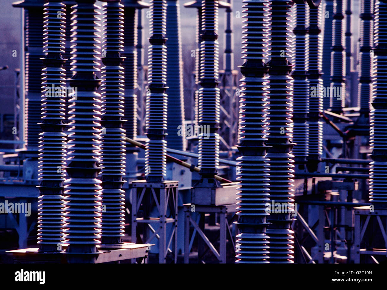 Abenddämmerung auf der elektrischen Übertragung Hof; Limerick Atomkraftwerk; Limerick; Pennsylvania; USA Stockfoto