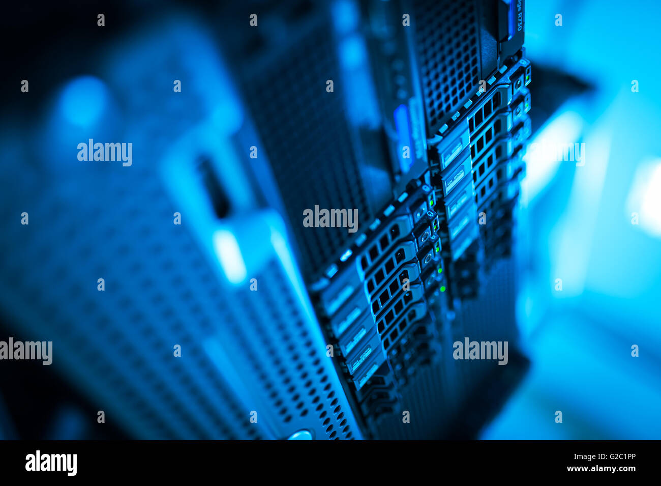 Netzwerk-Servern im Datenraum Wohnraum. Stockfoto