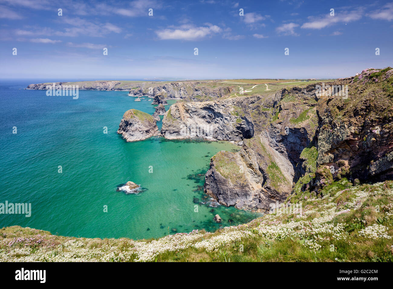 Rock-Stacks am Bedruthan Steps. Stockfoto