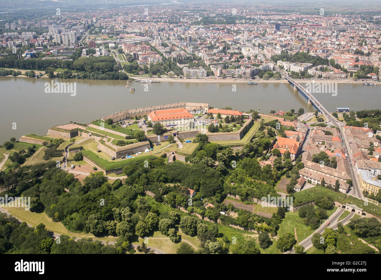 Novi Sad von Tag aus der Luft fotografiert Stockfoto