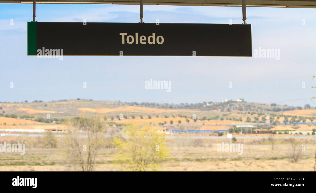 Nahaufnahme des Zeichens Toledo vom Bahnhof Stockfoto