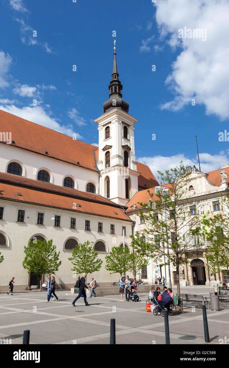 Brünn, Süd-Mähren, Tschechische Republik. St.-Thomas-Kirche (Sv Tomas) und mährische Galerie (Galerie des mährischen Kunst) Stockfoto Brünn, Süd-Mähren, Tschechische Republik. St.-Thomas-Kirche (Sv Tomas) und mährische Galerie (Galerie des mährischen Kunst) Stockfoto