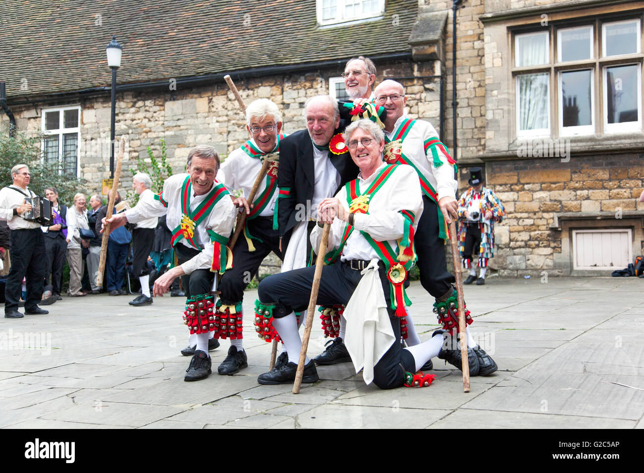 Eine Gruppe von Moriskentänzer (Kesteven Morris) beim 2014 großen Morris Dance Festival in Lincoln, UK Stockfoto