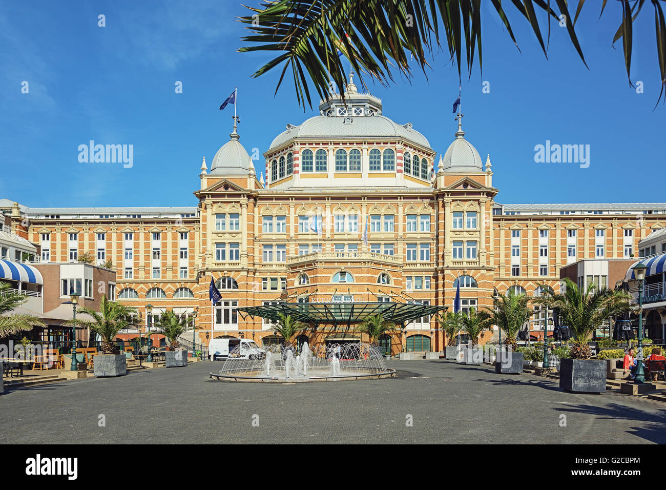 Grand Hotel Kurhaus den Haag am Strand und der Promenade von Scheveningen. Stockfoto