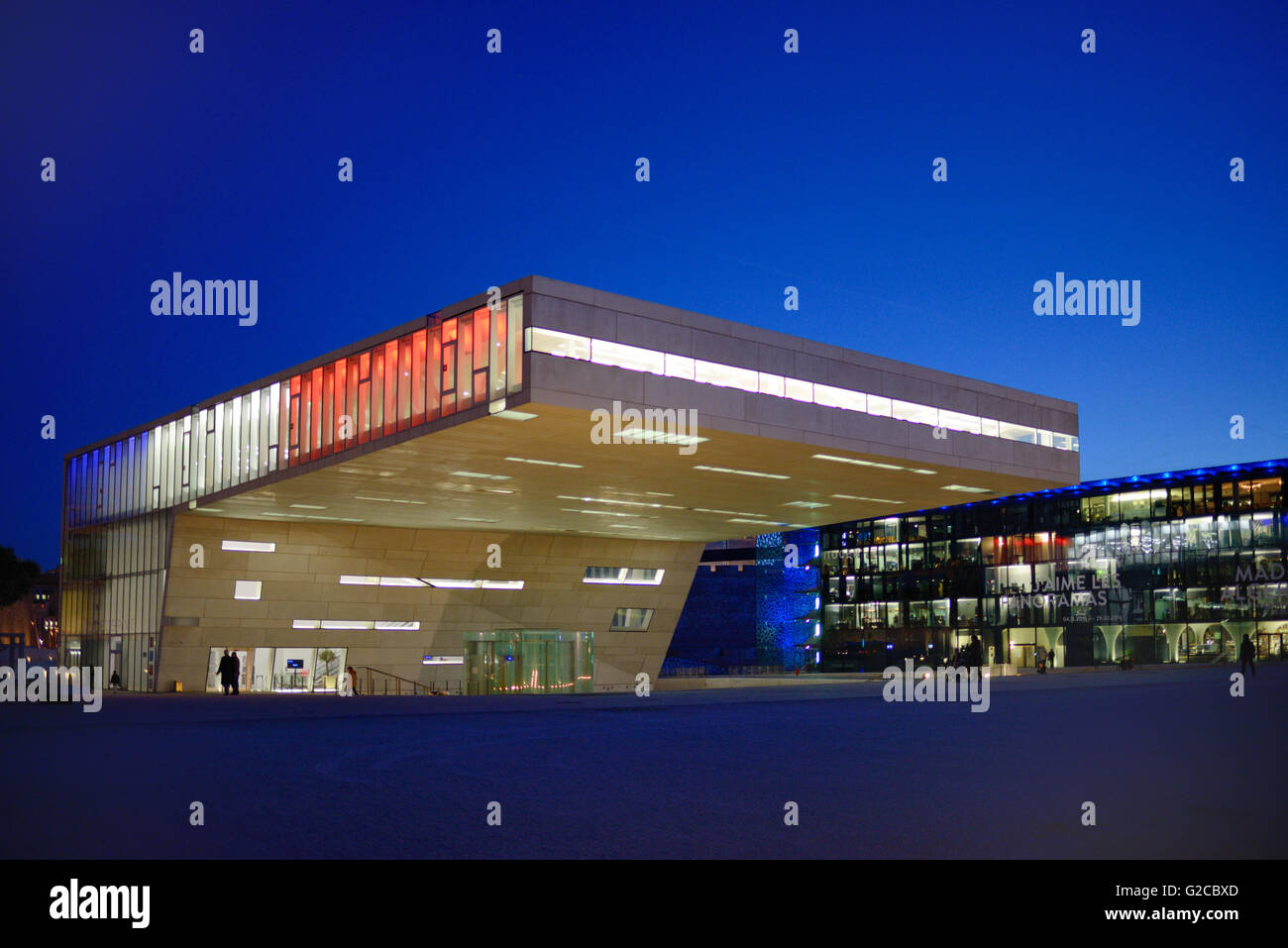 Moderne Architektur der Villa Mediterranée Konferenzzentrum & MUCEM Museum bei Abenddämmerung Marseille France Stockfoto
