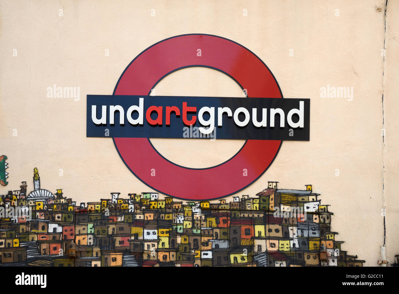 Undartground Kunst-Wandmalerei basierend auf London Underground Zeichen oder Motiv Panier Marseille oder Marseille Frankreich Stockfoto